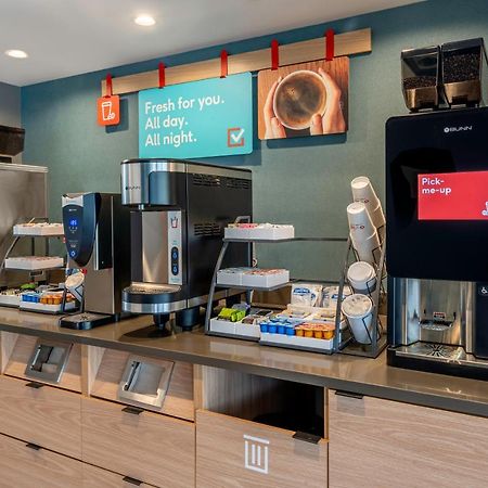Avid Hotels Milwaukee West - Waukesha By Ihg Pewaukee Exteriör bild