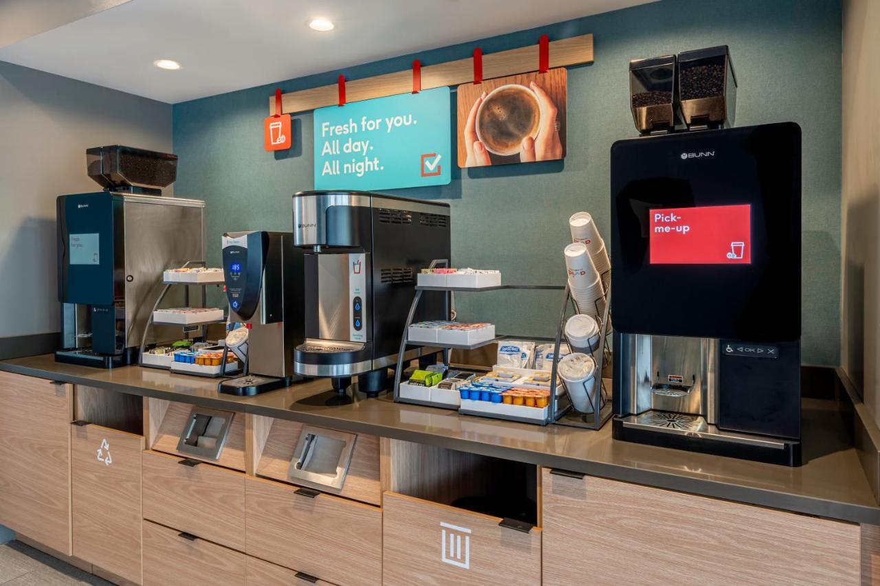 Avid Hotels Milwaukee West - Waukesha By Ihg Pewaukee Exteriör bild