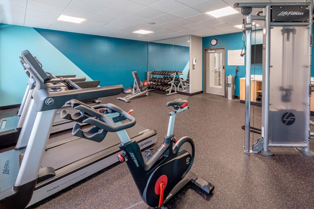 Avid Hotels Milwaukee West - Waukesha By Ihg Pewaukee Exteriör bild