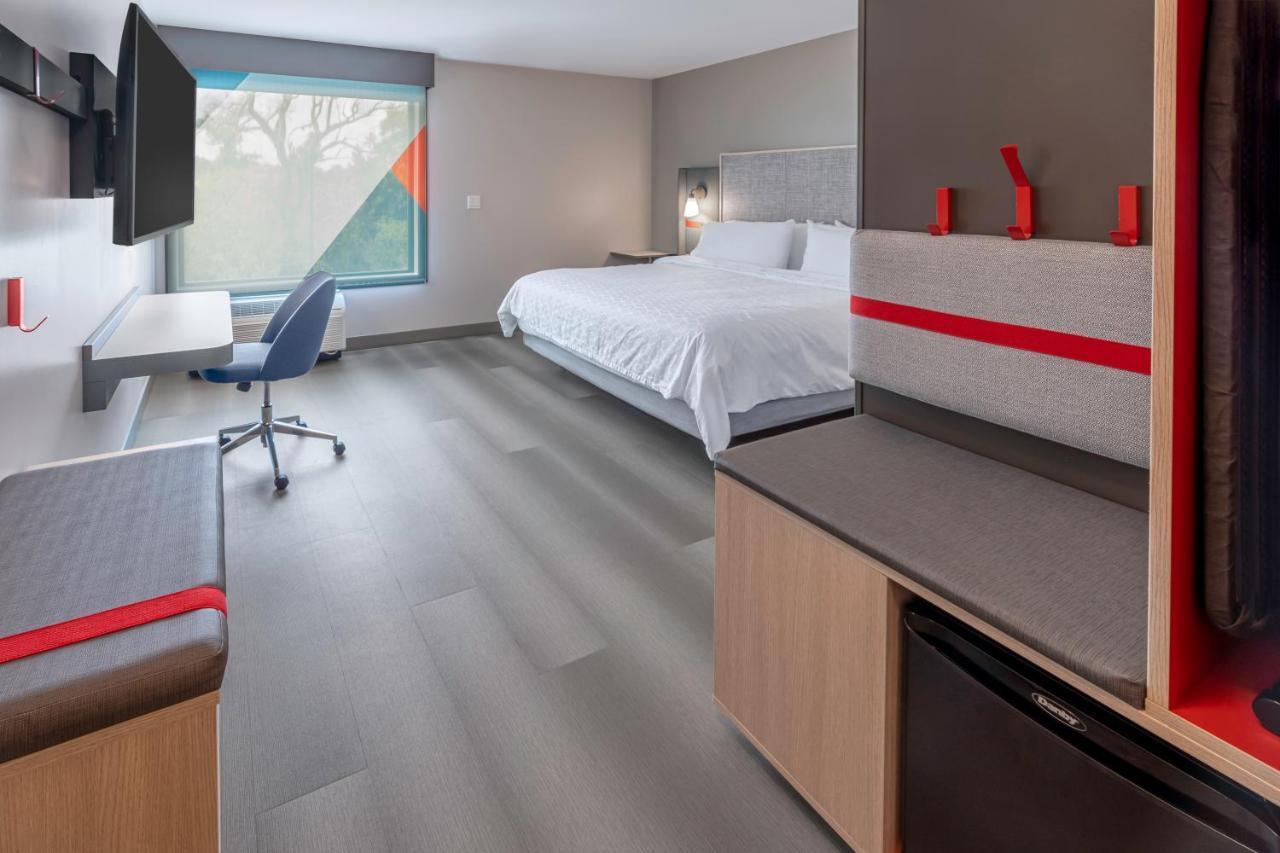 Avid Hotels Milwaukee West - Waukesha By Ihg Pewaukee Exteriör bild