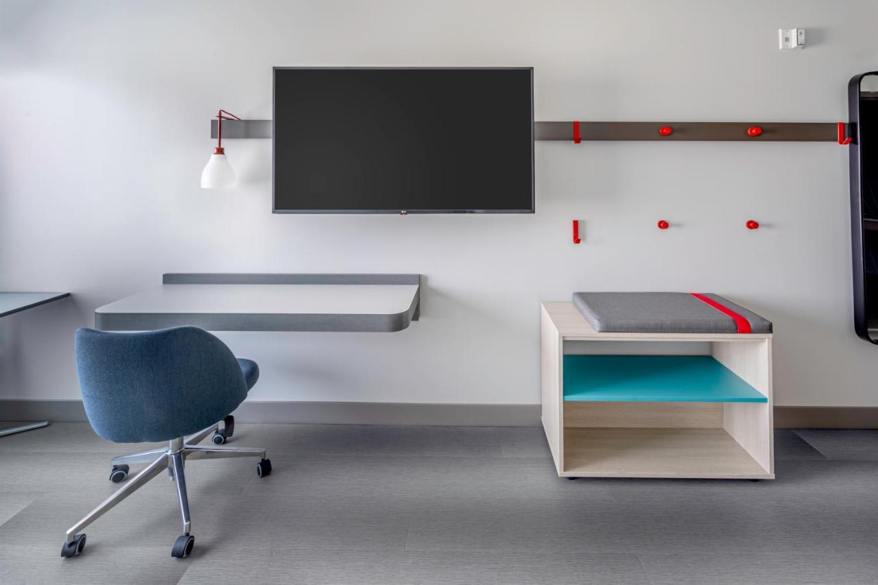 Avid Hotels Milwaukee West - Waukesha By Ihg Pewaukee Exteriör bild