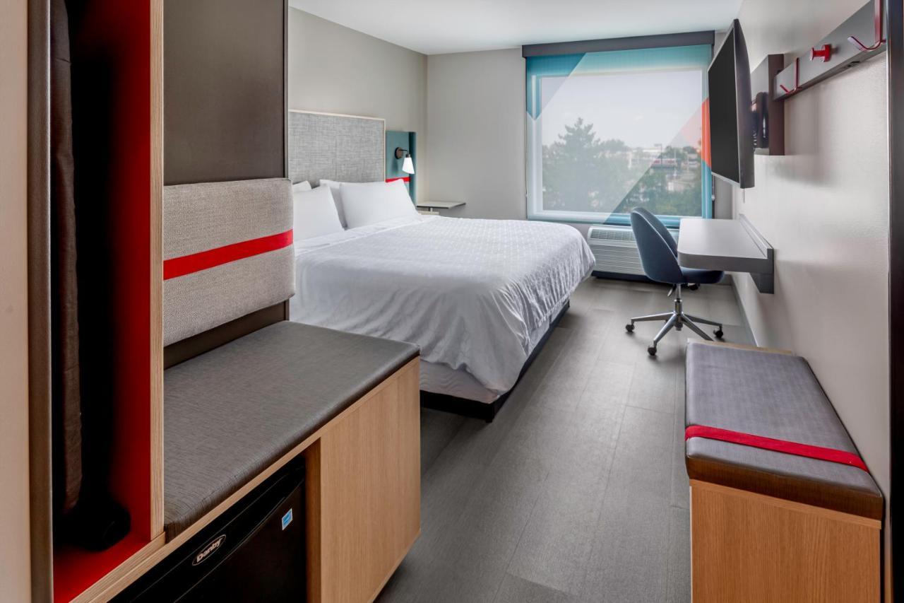 Avid Hotels Milwaukee West - Waukesha By Ihg Pewaukee Exteriör bild