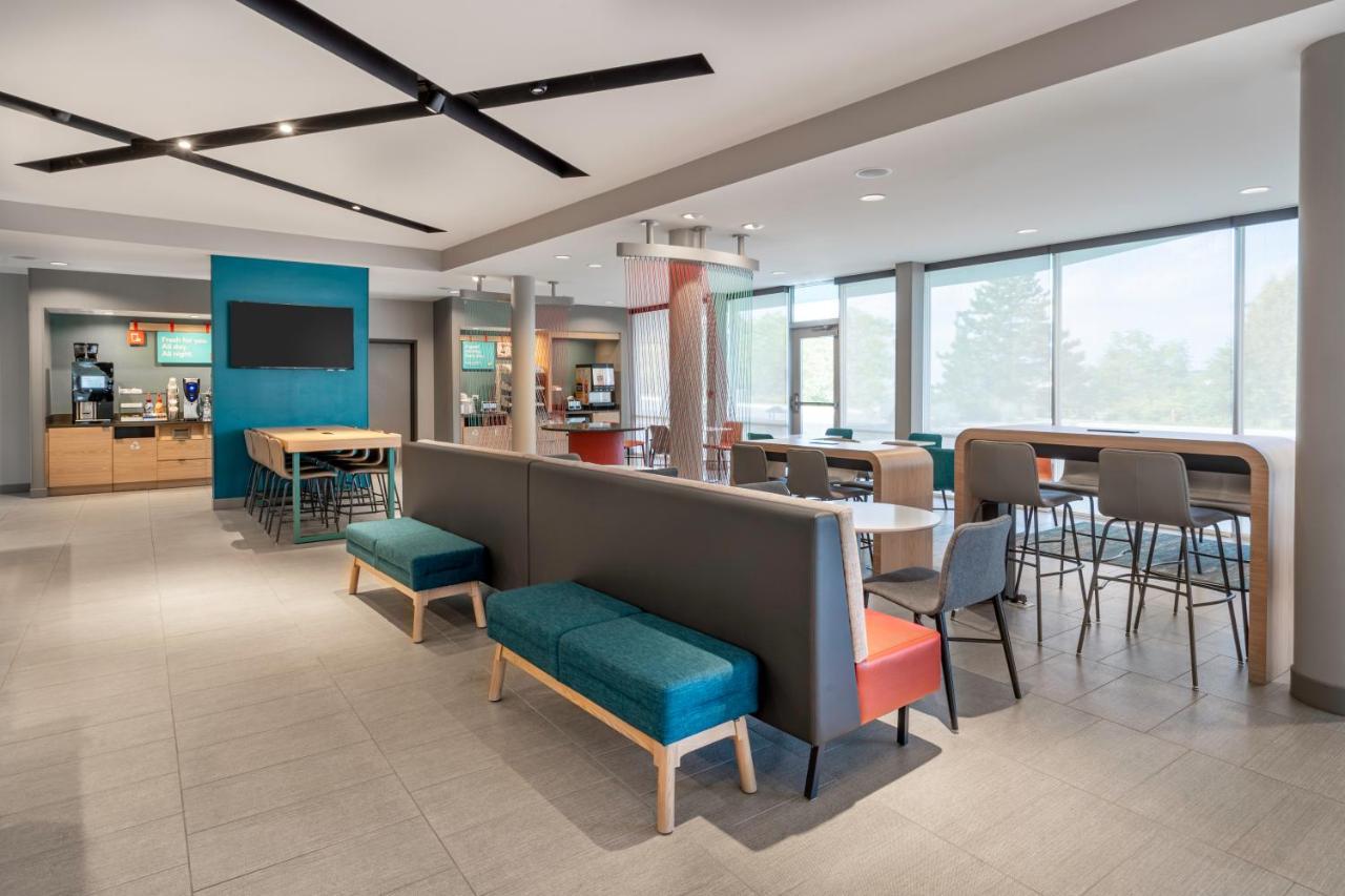 Avid Hotels Milwaukee West - Waukesha By Ihg Pewaukee Exteriör bild