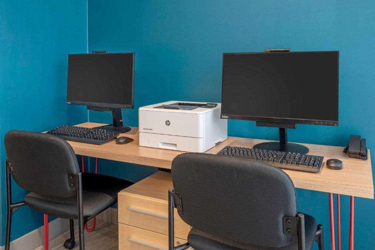 Avid Hotels Milwaukee West - Waukesha By Ihg Pewaukee Exteriör bild