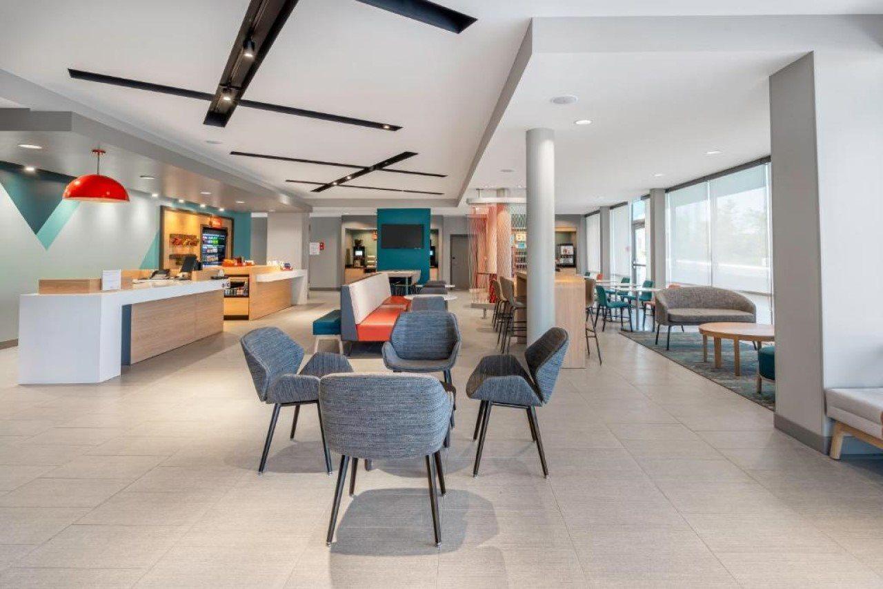 Avid Hotels Milwaukee West - Waukesha By Ihg Pewaukee Exteriör bild