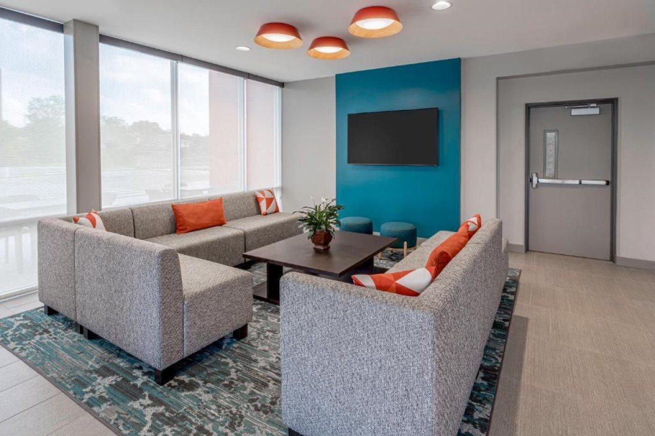 Avid Hotels Milwaukee West - Waukesha By Ihg Pewaukee Exteriör bild